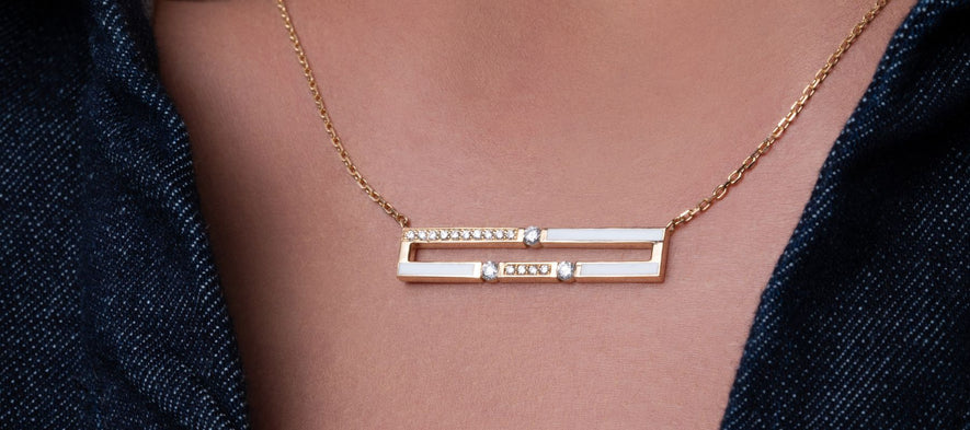 Traveling with Jewelry: Secure & Stylish Tips for UAE Jet-Setters