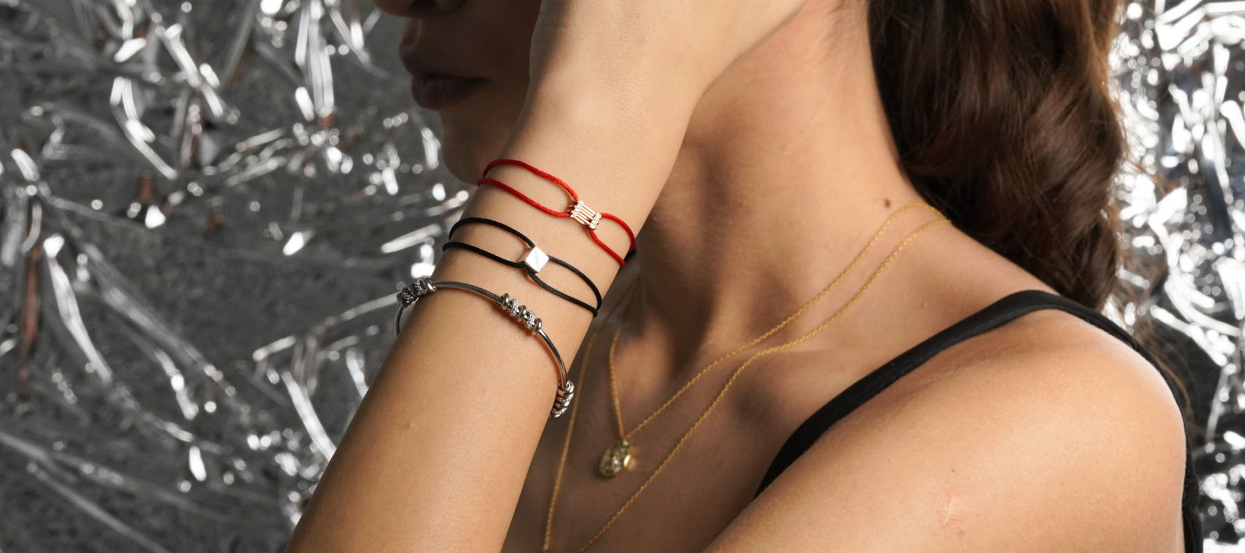 Best Promotion Gift Ideas for Her: 18K Gold Bracelet for Her First Title at Work | Joubijoux Fine Jewelry