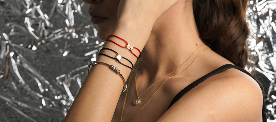 Best Promotion Gift Ideas for Her: 18K Gold Bracelet for Her First Title at Work | Joubijoux Fine Jewelry