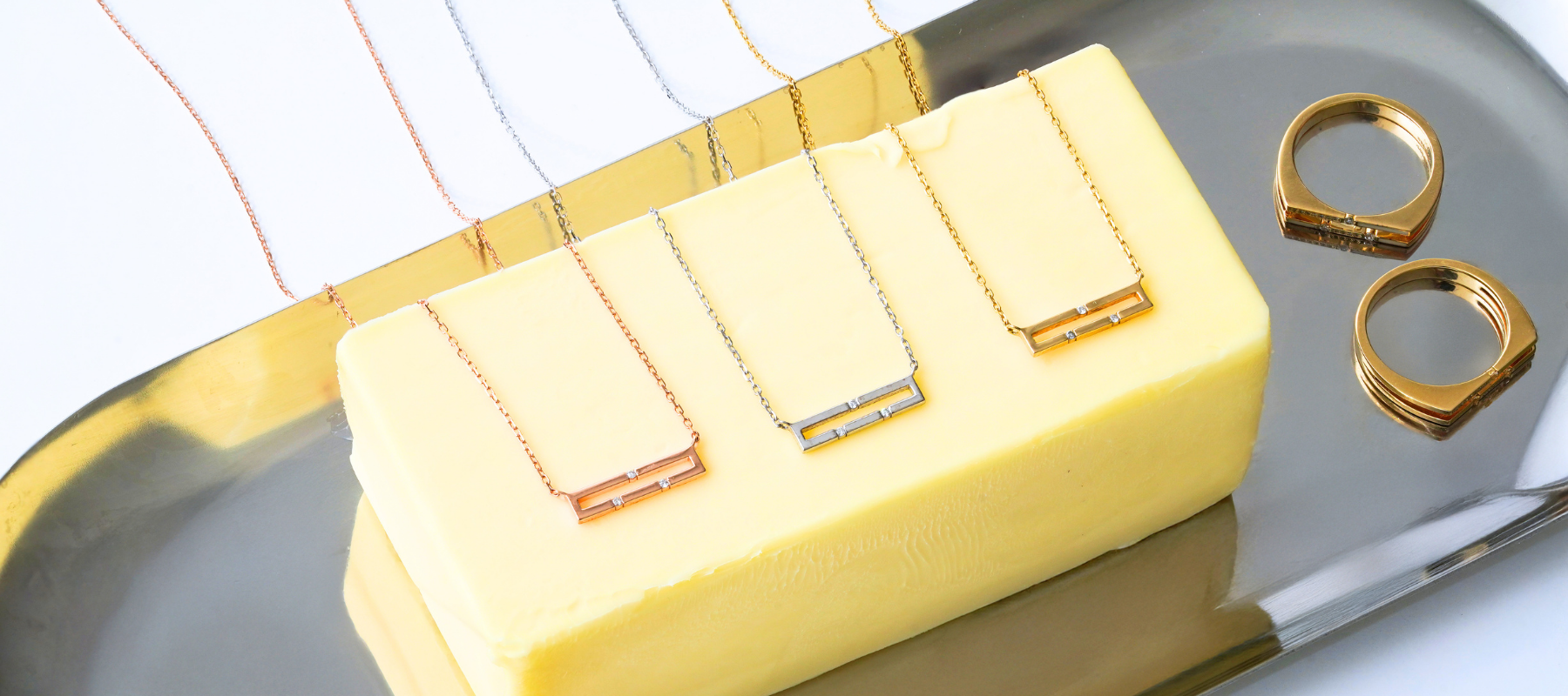 18 Karat Gold for Dubai Summer Surprises: A Daily Wear Wardrobe Guide | Joubijoux Fine Jewelry