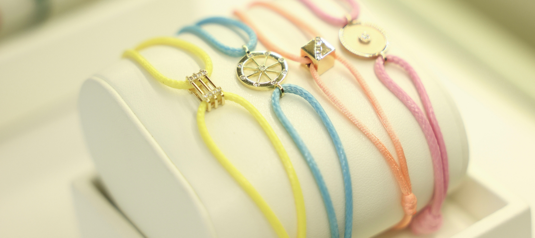 How to Choose the Perfect Gold Jewelry Gift in Dubai | Joubijoux Fine Jewelry