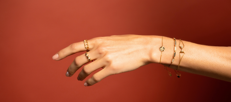 Gold Ring for Dubai Summer: Pieces Built for Heat, Humidity and the Pool