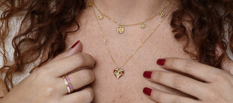 Gold Necklace with a Solo Pendant: The Quietest Statement in the Wardrobe