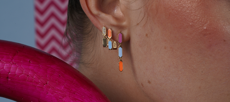Gold Earrings for an Evening in the Gulf: When Length Changes the Look Entirely