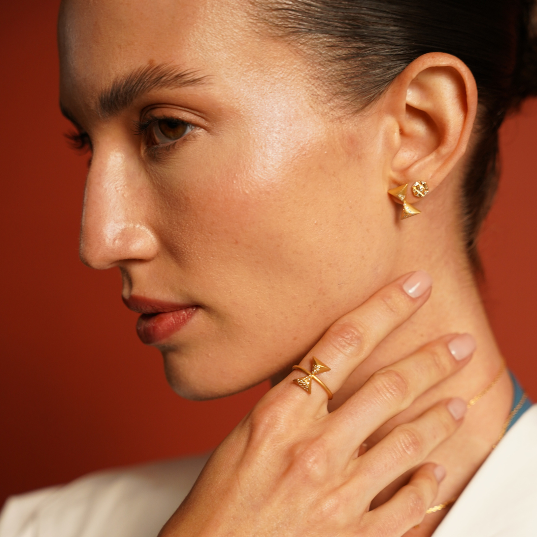 SMALL GOLD EARRINGS