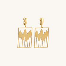 Load image into Gallery viewer, Leaf Earrings