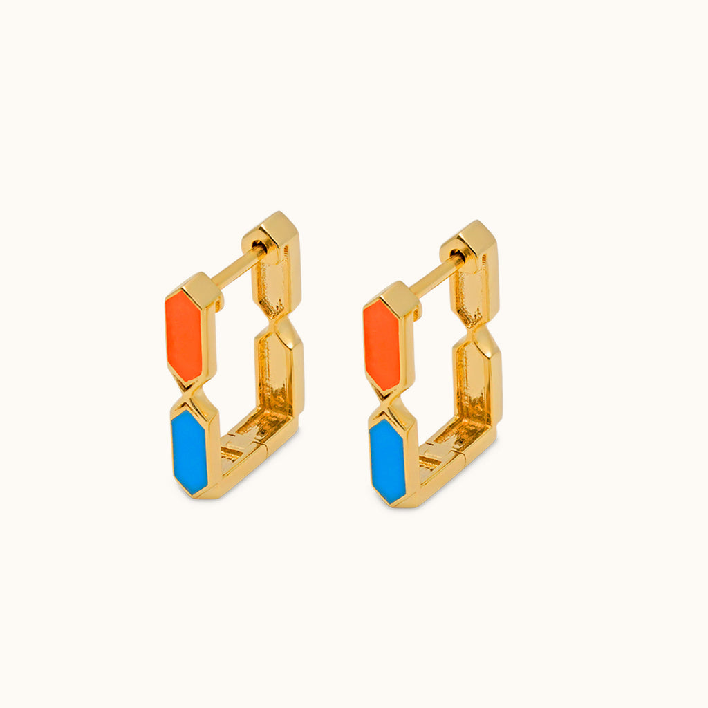 Side view of Joubijoux Facets Jazzy 18K gold hoop earrings showing reversible color design