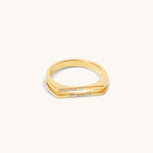Load image into Gallery viewer, Side view of Versa diamond ring showing 18K gold band and diamond detailing
